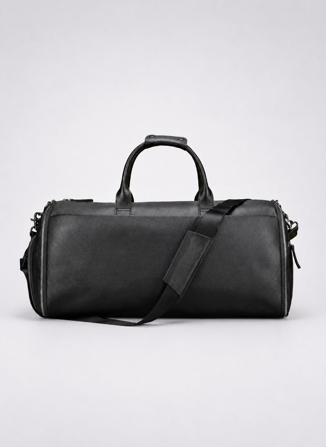 Bolso de viaje de cuero negro para hombre C-01, vista frontal.