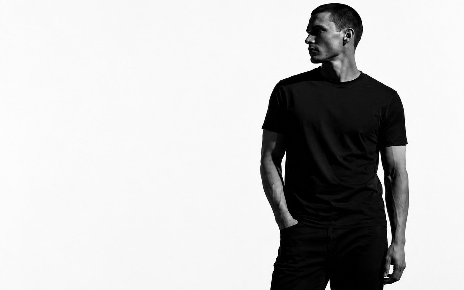 T-01 ESSENTIAL PIMA - BLACK